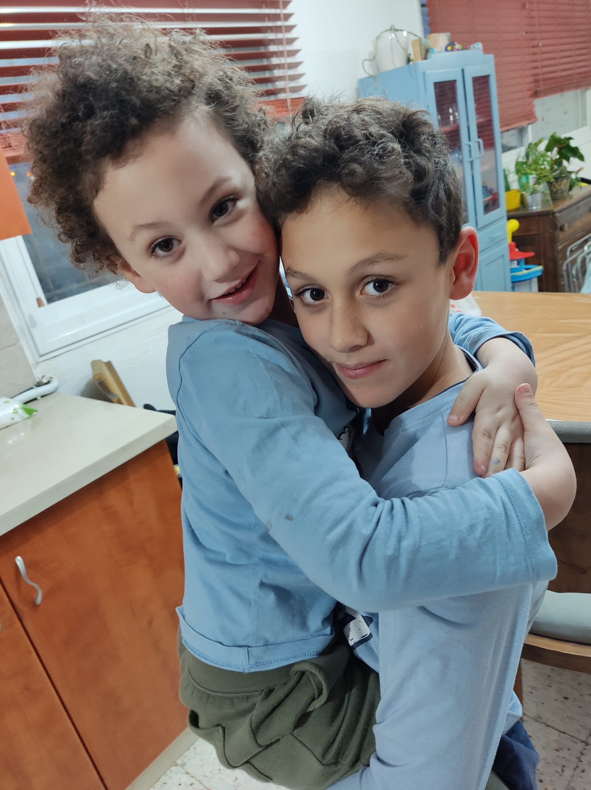 שותקת.שומעת.מבינה. שותקת.שומעת.מבינה.