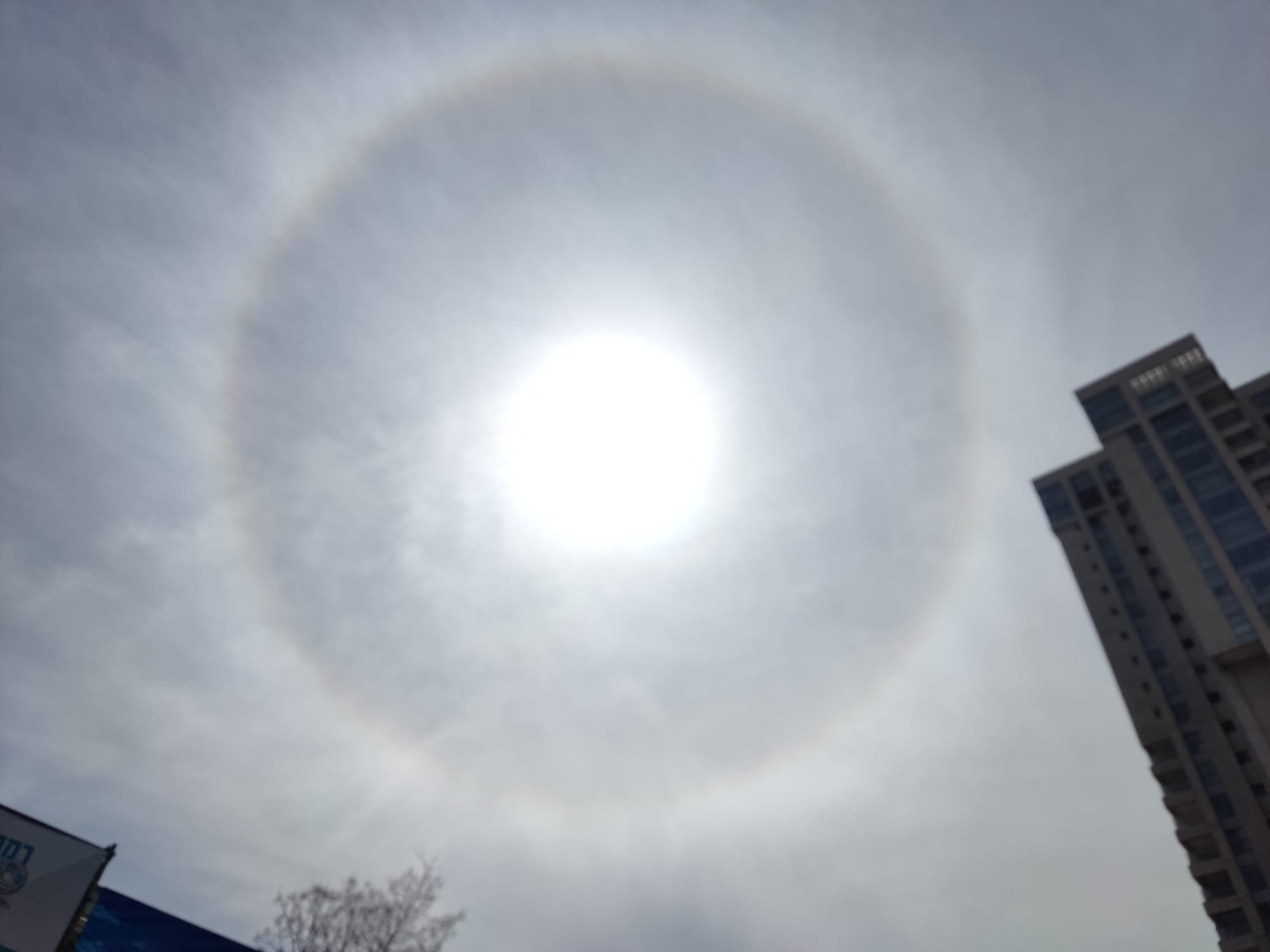 מה שרואים מכאן לא רואים משם…